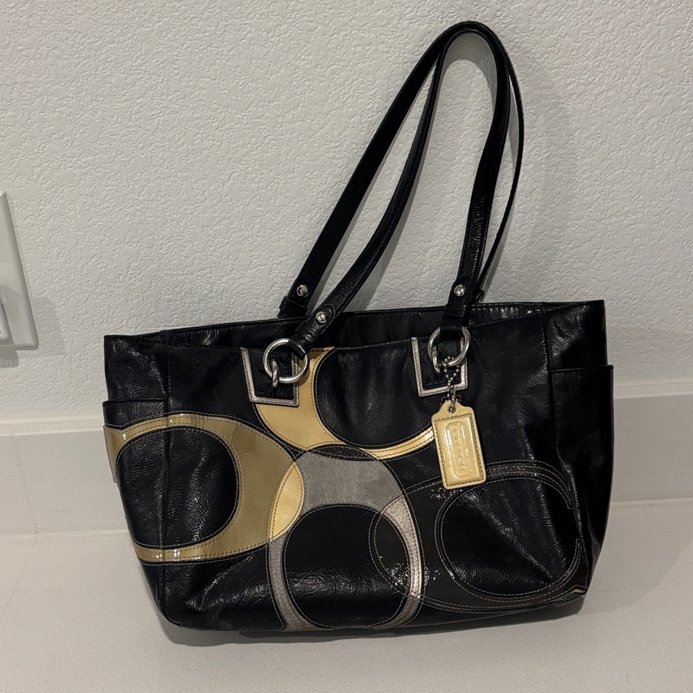 Black Tote with Gold and Gray Circle Accent – Designer-Inspired